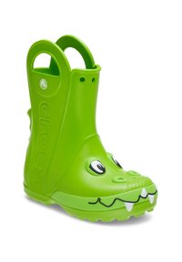 Bota de lluvia de goma verde con diseño de cara de cocodrilo, grandes ojos, acentos de dientes blancos y suelas texturizadas para agarre.