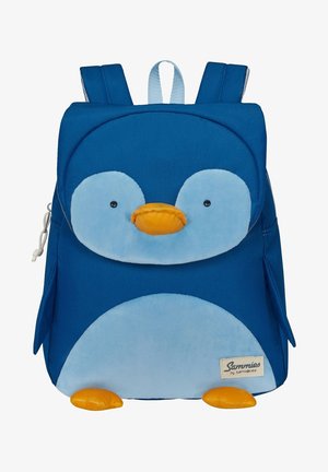 Blaue, penguinförmige Tasche mit weichem Plush-Vorderteil, orangefarbigem Schnabel und Füßen. Verfügt über verstellbare Riemen und ein Markenzeichen.