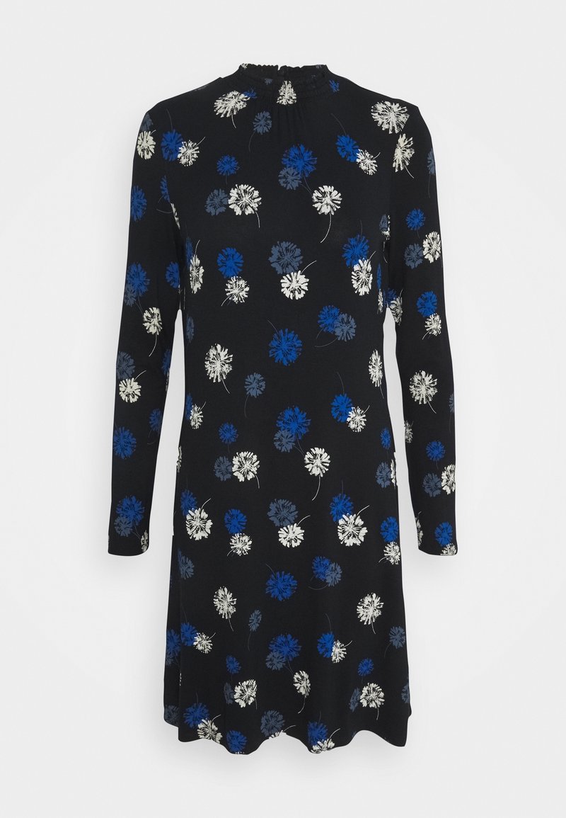 Zwarte jurk met lange mouwen en een bloemenpatroon in blauw en wit. Heeft een geplooide halslijn en een uitlopende pasvorm, gemaakt van zachte, lichte stof.