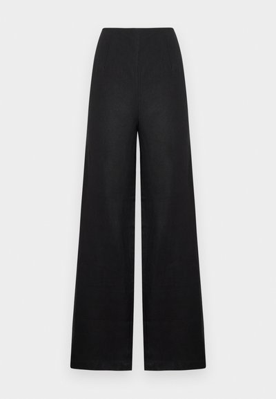 Μαύρο παντελόνι με φαρδιά μπατζάκια από λινό με λεία υφή, που διαθέτει ψηλή μέση, πιέτες στο μπροστινό μέρος και χωρίς ορατά μεταλλικά στοιχεία ή διακοσμήσεις.