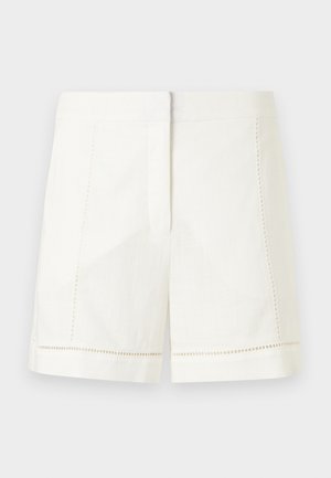 Λευκά λινά σορτς με δομημένο σχεδιασμό, που διαθέτουν πλαϊνές τσέπες και διακοσμητικό ράψιμο κατά μήκος του τελειώματος. Ομαλή υφή, κομψή γραμμή.