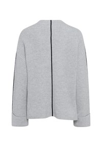 Grauer gestrickter Pullover mit gerippter Struktur, verfügt über einen schwarzen vertikalen Streifen in der Mitte und umgeschlagene Bündchen. Entspannter Schnitt, offenes Rückendesign.