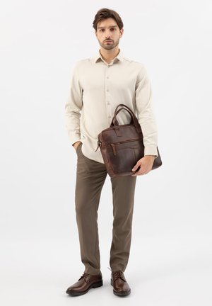 Wojas Aktetas - brown