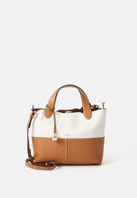 Sac à main en cuir texturé crème et tan, avec des poignées supérieures doubles, une bandoulière détachable et un détail en forme de cloche en métal doré.