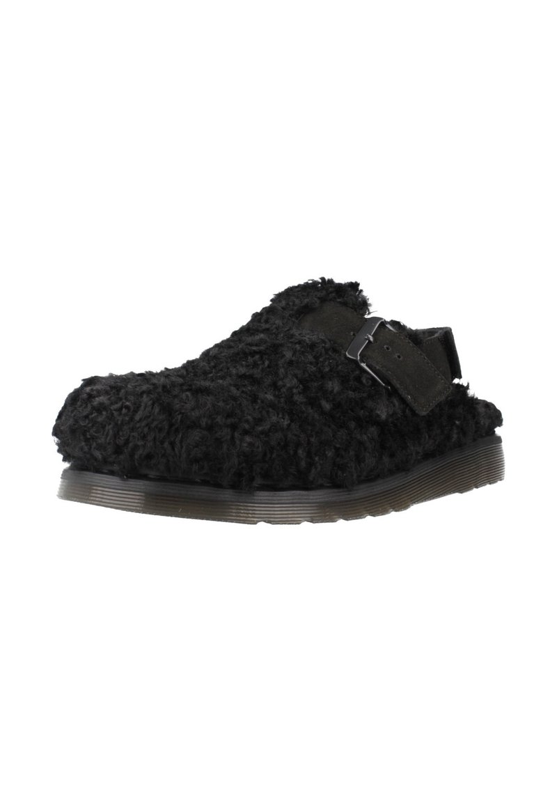 Schwarze, flauschige Clogs mit einem strukturierten Obermaterial, verstellbarem Schnallenriemen und einer dicken Gummisohle mit horizontalen Rillen.