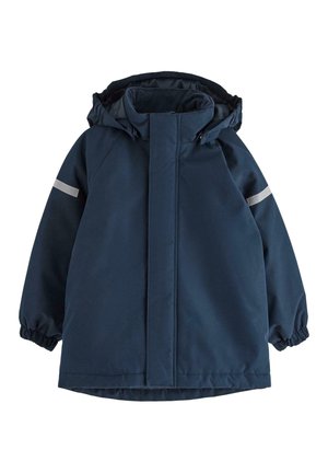 Giubbotto impermeabile blu navy con cappuccio, polsini elastici e dettagli riflettenti. Tessuto liscio con chiusura frontale a zip.