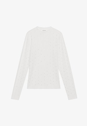 Maglietta bianca a maniche lunghe realizzata in tessuto morbido, con un motivo a griglia di piccole borchie argentate distribuite uniformemente.