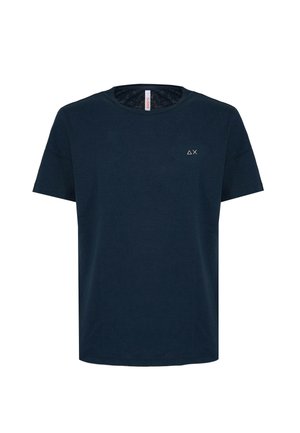 T-shirt in cotone blu navy con scollo rotondo e maniche corte. Presenta un piccolo logo sulla parte sinistra del petto. Texture liscia.