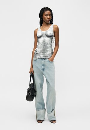 Uvrstitev 4: MOSCHINO - MAGLIETTA - Top