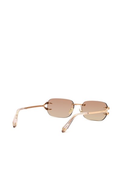 Lunettes de soleil rectangulaires à monture dorée, verres teintés marron et branches translucides marron clair, présentées sur fond blanc.