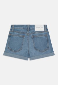 Calvin Klein Jeans SLIM FIT - Džínové kraťasy - mid blue