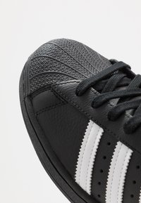 adidas Originals SUPERSTAR - Sneakers low - core black/footwear white