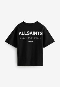 Černé bavlněné tričko s krátkými rukávy, klasickým výstřihem a bílým textem, který zní "ALLSAINTS" a "LONDON" na zadní straně.