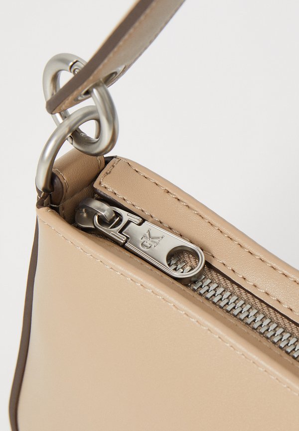 SCULPTED SHOULDER POUCH MONO - Handbag - crockery4