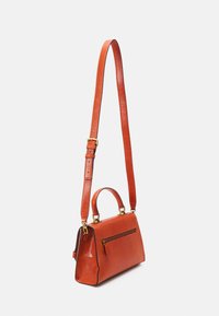 Guess SESTRI HANDLE FLAP - Rankinė - arancione multi