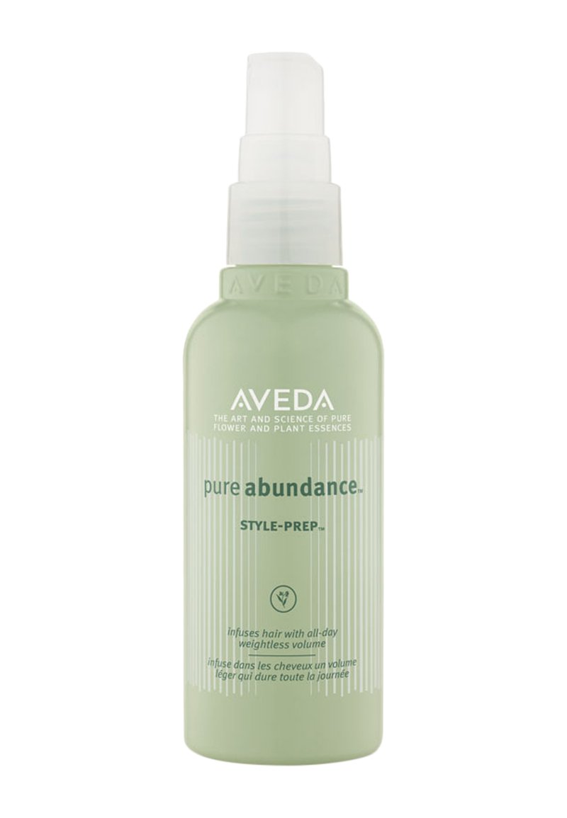 Aveda Style-Prep sprayflaska, cylindrisk, mat ljusgrön med vita vertikala ränder och pump-sprayare; märkt med produktinformation.