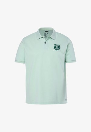 Hellgrünes kurzärmeliges Poloshirt mit zwei Knöpfen und grünem Patch-Logo auf der linken Brust mit der Aufschrift "Mangroves National 1880."