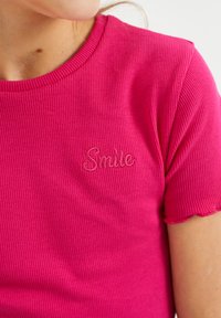 WE Fashion MET STRUCTUUR - Majica kratkih rukava s printom - pink