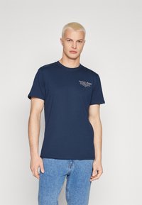 Tommy Jeans SLIM ESSENTIAL GRAPHIC TEE - Marškinėliai su spaudiniu - dark night navy