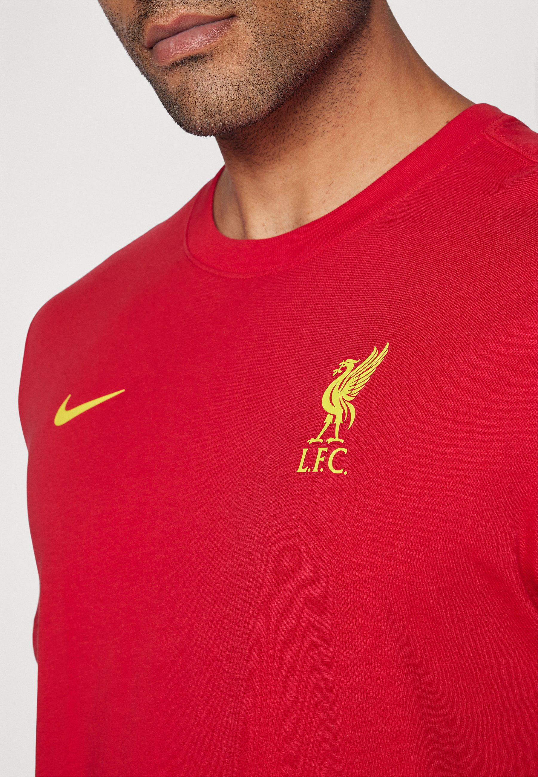 Nike Liverpool FC シャツ オリーブ・赤 NIKE Men's Liverpool FC Swoosh Football T-Shirt DJ1361-608