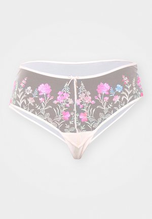 Lyserøde blonder mesh trusser med en lys beige elastik i taljen og en sløjfedetalje foran, prydet med intrikate blomstermønstre.