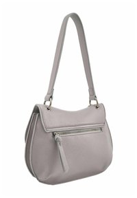 Sac à main en cuir gris de forme arrondie, avec une bandoulière ajustable, un rabat supérieur et une poche zippée à l'avant. Texture lisse avec des détails de couture subtils.