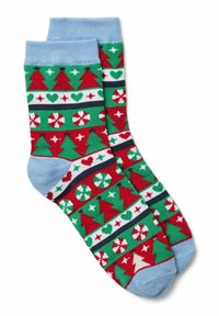 Calzini di cotone colorati con un motivo festivo di alberi rossi, cuori e bastoncini di zucchero su uno sfondo verde, con polsini azzurri chiari.