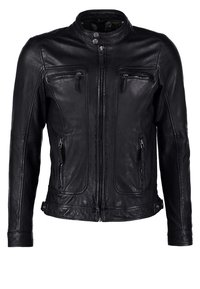 Musta nahkatakki, jossa on pystykaulus, vetoketjullinen etuosa ja kaksi rintataskua. Sisältää yksityiskohtaista ompelua ja kapean istuvuuden.