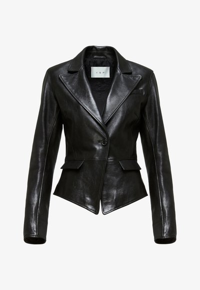 Schwarze Lederblazer mit tailliertem Schnitt, scharfen Revers, einem Knopfverschluss und zwei Fronttaschen. Glatte Textur und elegantes Design.
