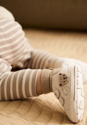 Next REGULAR FIT - TOUCH FASTENING - Lauflernschuh - neutral bear