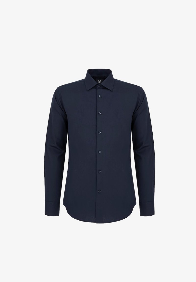 Granatowa koszula z długim rękawem, wykonana z gładkiego materiału. Posiada zapięcie na guziki z przodu oraz klasyczny kołnierzyk z kontrastującymi guzikami.