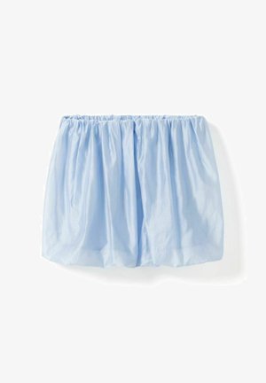 Lyseblå nederdel i samlet stof med elastisk taljebånd og løs, voluminøs silhuet på hvid baggrund.