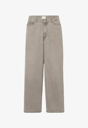 Jeans de mezclilla de pierna ancha y cintura alta en gris claro, con cierre frontal de botón, dos bolsillos laterales y costuras visibles a lo largo de las costuras.