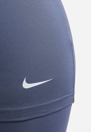 Navy-Fitness-Leggings aus Stretchstoff mit einem weißen Nike-Logo an der Seite, einem glatten Textur und einem figurbetonten Schnitt.