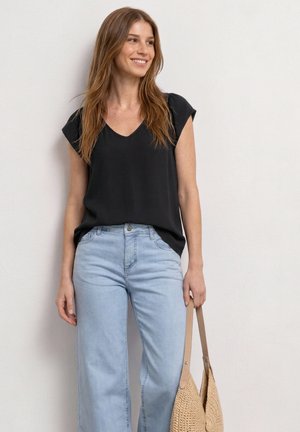 Street One, DROPPED SHOULDER SHIRT MIT V-NECK - Blouse - black