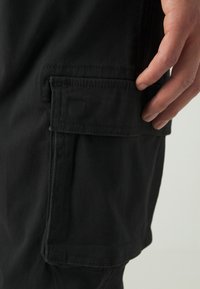 Only & Sons ONSCAM STAGE BELT PANT LIFE - Kapsáče - black