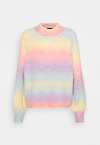 Het pastelgestreepte sweater heeft een zachte gebreide stof met een hoge hals en wijdvallende mouwen. De kleuren vervagen van geel naar roze en blauw.