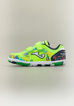 Felgroene kindersneaker met kleurrijk verfspatontwerp, dubbele klittenbanden en een patroon op de rubberen zool.