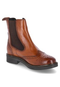 Botín Chelsea marrón de cuero con paneles laterales elásticos, detalles de brogue en la punta y una robusta suela de goma negra. Textura suave, diseño clásico.