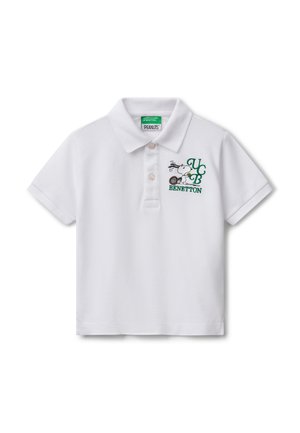 Witte polo in katoen met een kraag, drie knopen en een groene geborduurde afbeelding van Snoopy met 'UCB BENETTON' op de linkerborst.