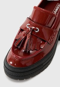 Converse CHUCK 70 DE LUXE HEEL LOAFER PLATFORM PATENT LEATHER - Platåsko - rottin apple/rottin apple