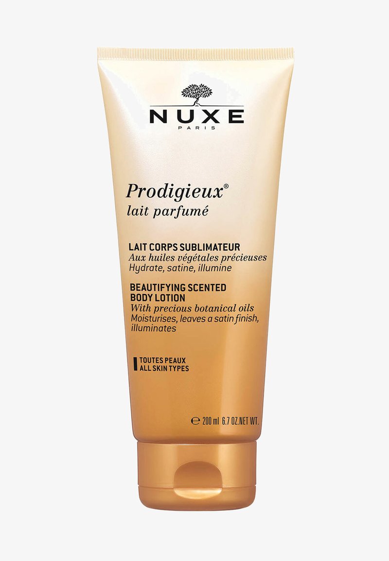 Nuxe Prodigieux bodylotion in een gouden knijpfles, met zwarte tekst en een boomlogo, met een inhoud van 200 ml en geschikt voor alle huidtypes.