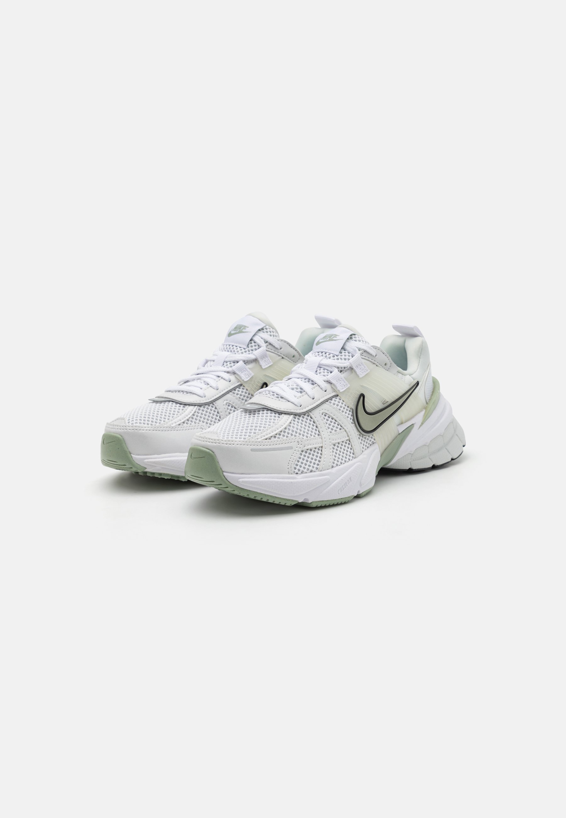 Nike Sportswear V2K RUN - Trainers - photon dust/light
