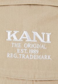 Karl Kani SMALL SIGNATURE WASHED - Šortky - taupe