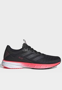 Scarpa da corsa nera con tomaia in mesh leggera, tre strisce scure sui lati, dettagli rosa sulla suola e una finitura testurizzata.
