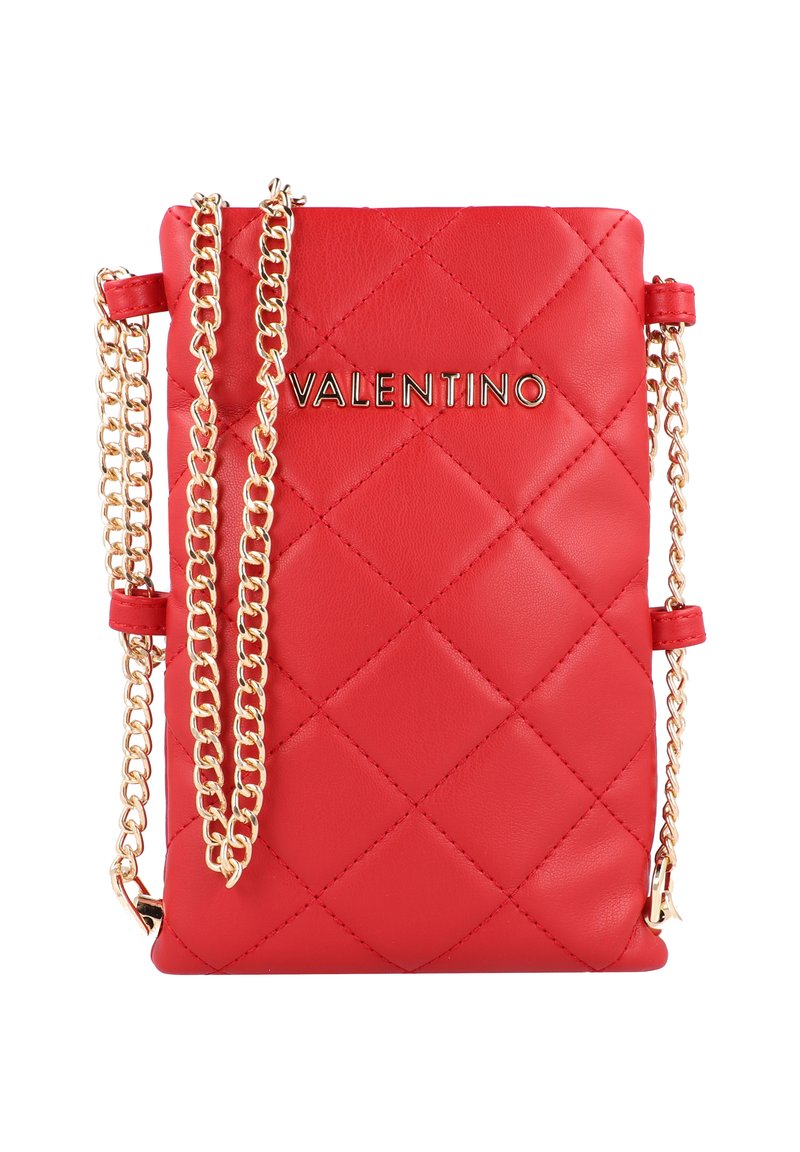 Borsa a tracolla in pelle trapuntata rossa con tracolla in catena dorata e logo "VALENTINO". Distintivo motivo a diamante e texture liscia.
