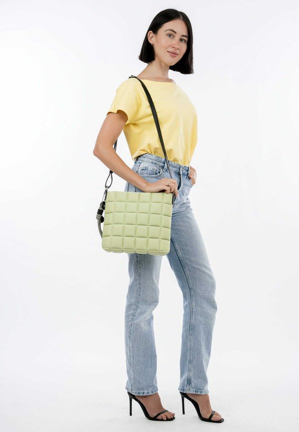 JANCY - Umhängetasche - pistachio