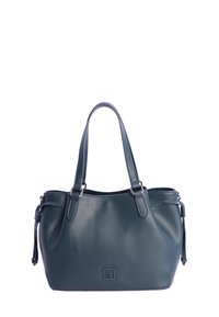 Bolso de cuero azul oscuro con doble correa para el hombro, cremalleras laterales y un pequeño logo cuadrado en el centro frontal.