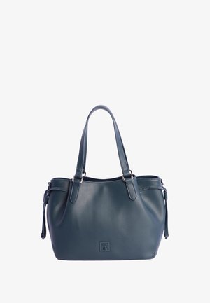 Bolso de cuero azul oscuro con doble correa para el hombro, cremalleras laterales y un pequeño logo cuadrado en el centro frontal.