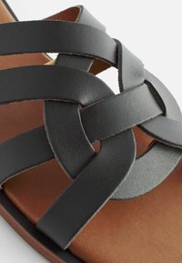 Next FOREVER COMFORT LATTICE - Tagant lahtised kingad - black
